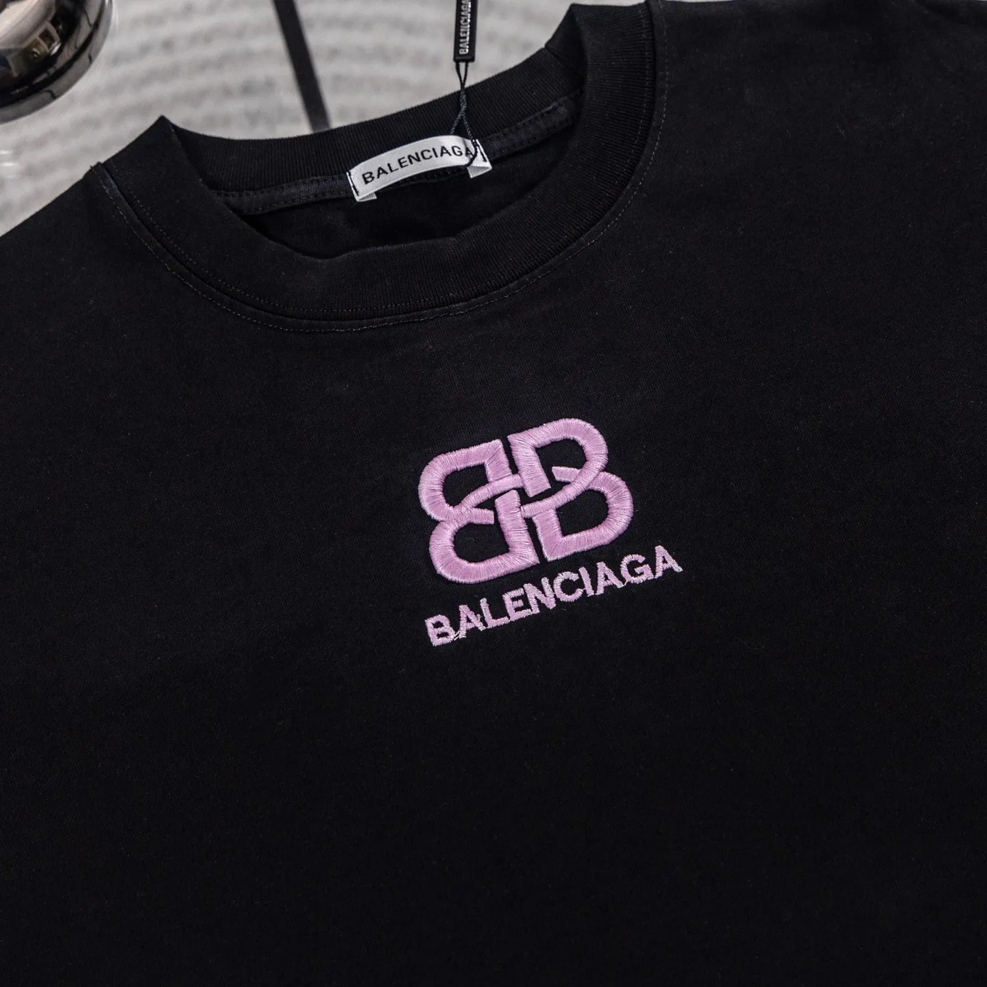 Balenciaga 26ss New Arrival T Color Change ！ ， ， Same Style 。 Classic B ； ， Black White， ， 。 ， ， ， ， 。 Size：S—XL ：Black White
